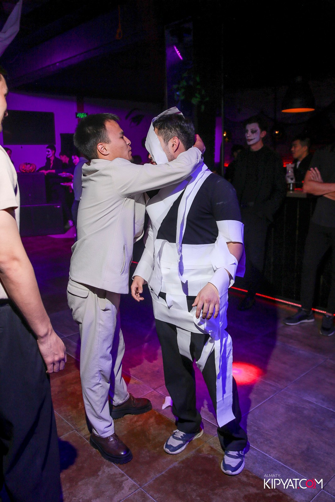 ARAGOSTA ДИСКО-БАР. КИПЯТКОМ АЛМАТЫ!