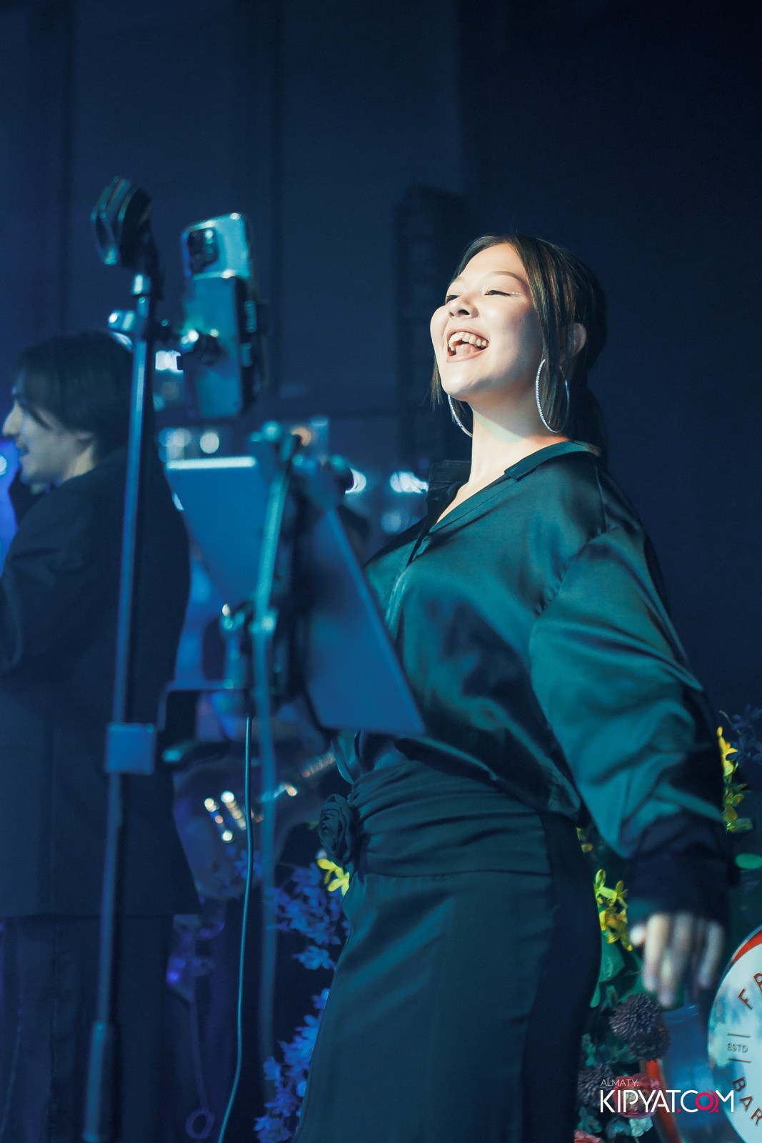 FRIENDS BAR & TERRACE. КИПЯТКОМ АЛМАТЫ!