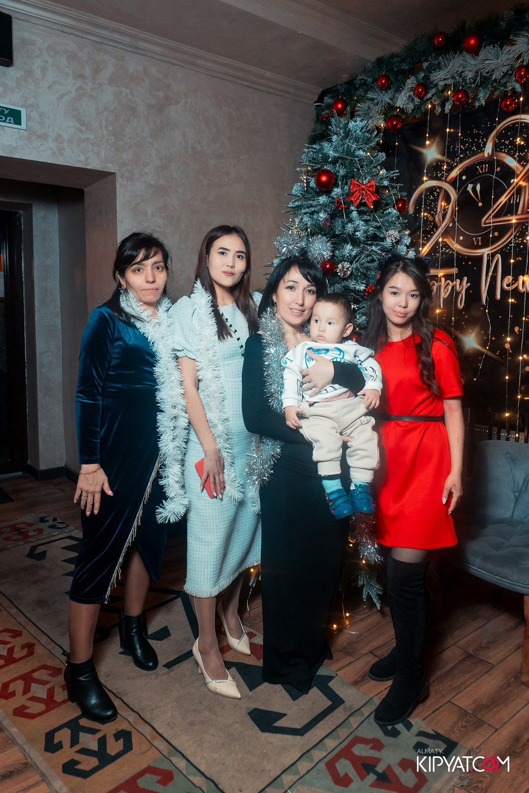 КАФЕ ЖАСМИН НА МОМЫШУЛЫ. КИПЯТКОМ АЛМАТЫ!