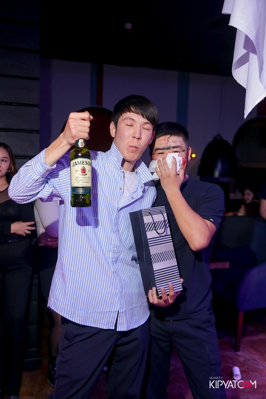 ARAGOSTA ДИСКО-БАР. КИПЯТКОМ АЛМАТЫ!