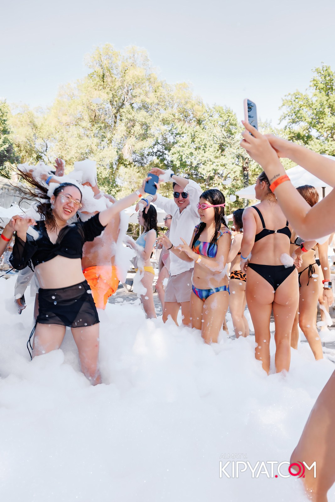 ПЕННАЯ ВЕЧЕРИНКА/ДЫМОВОЕ ШОУ/БАССЕЙН DELIGHT POOL. КИПЯТКОМ АЛМАТЫ!