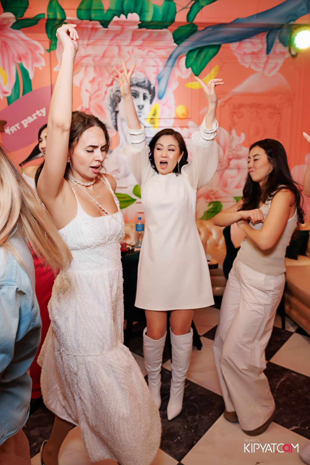 ДЕНЬ РОЖДЕНИЯ ВИКТОРИИ. КИПЯТКОМ АЛМАТЫ!