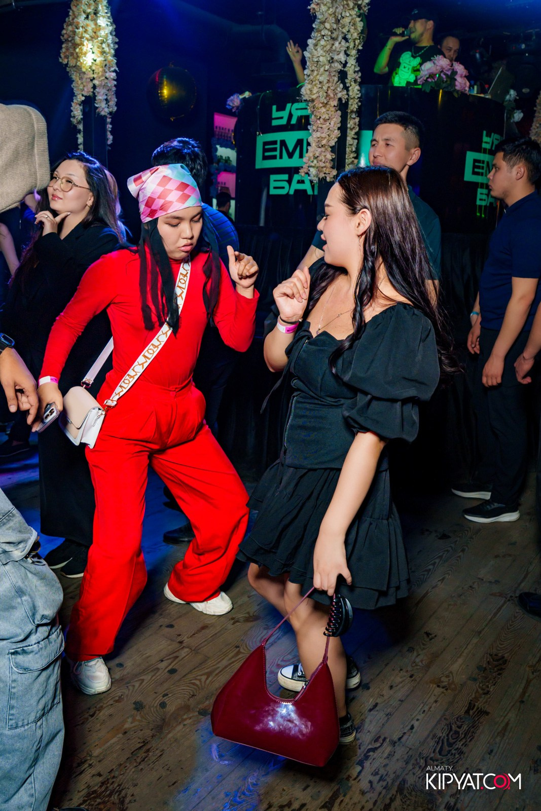 UYAT EMES BAR. КИПЯТКОМ АЛМАТЫ!