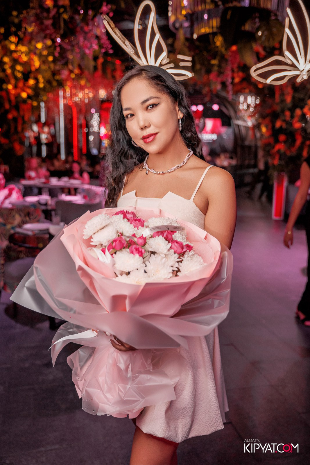 FRIENDS BAR & TERRACE. КИПЯТКОМ АЛМАТЫ!