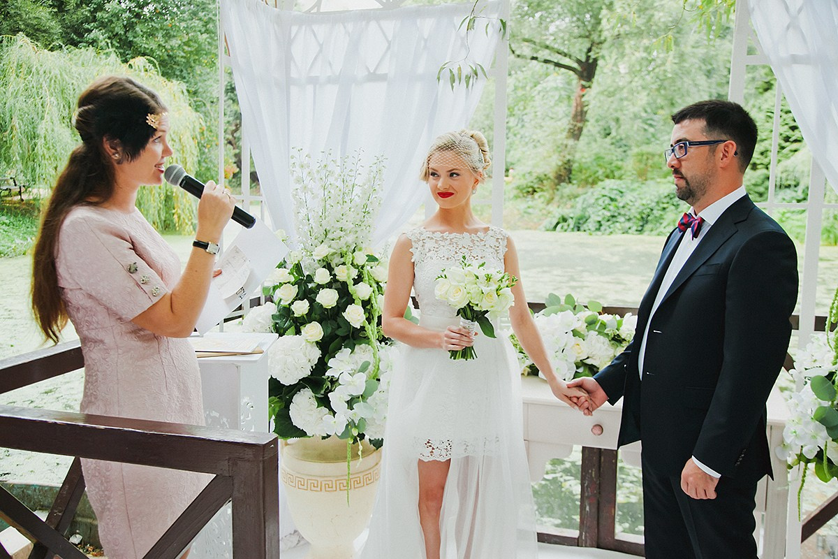 Москва. Свадебная романтическая прогулка Лены и Эндрю. Фотограф крещение венчание в Петербурге! Помогает подобрать храм и посоветовал душевного батюшку в СПб