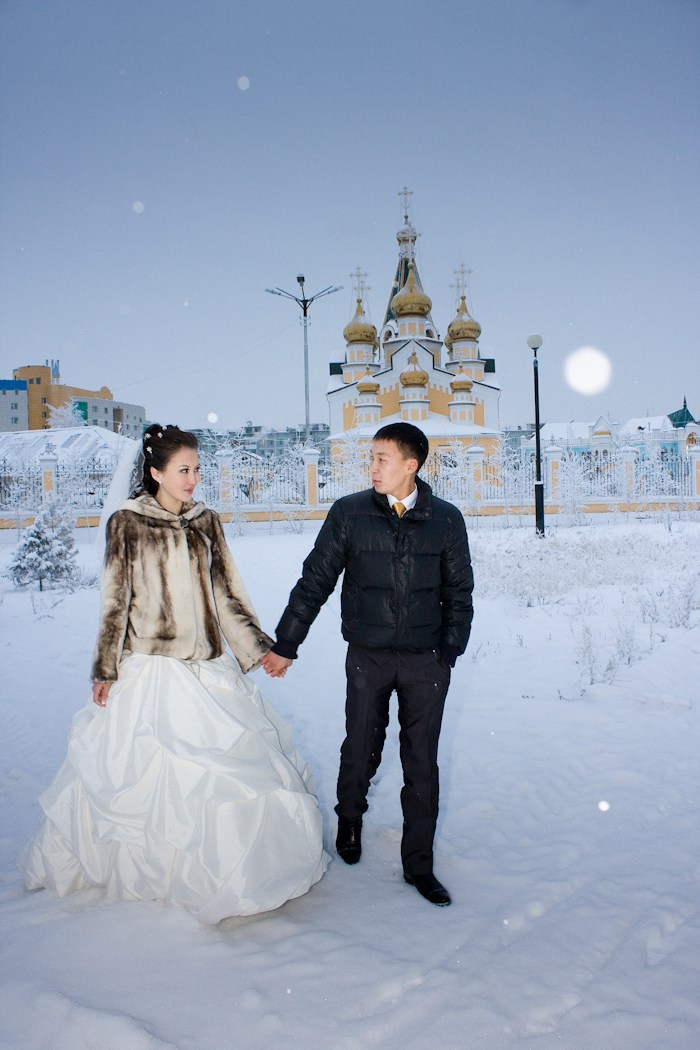Зимнее свадебное фото. Фотограф Надежда Куин, Якутск