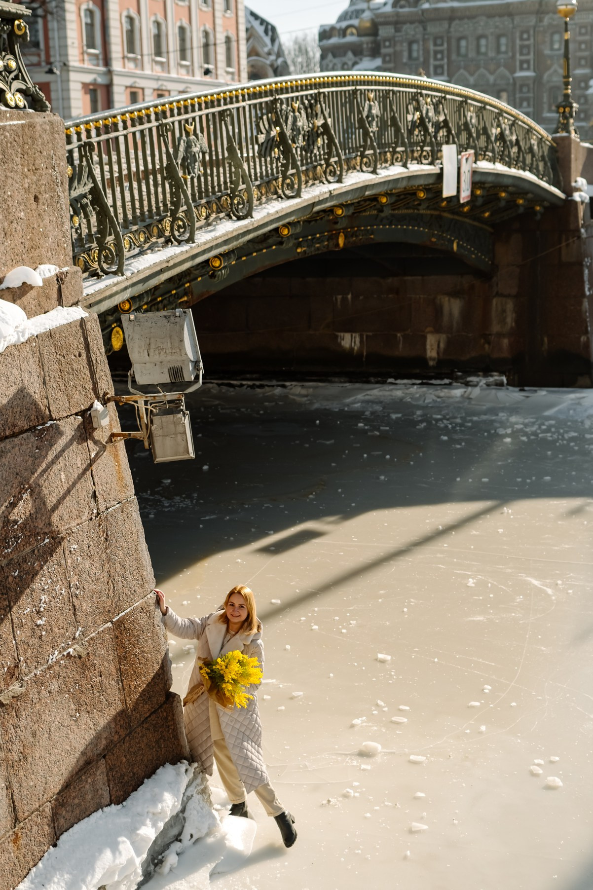 Прогулка с цветами по улицам и каналам. Свадебный и семейный фотограф в Санкт-Петербурге Елена Худякова