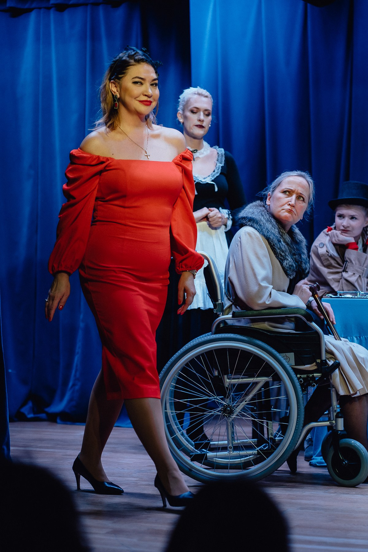 Театр Дом 8 Любящих женщин. Главная