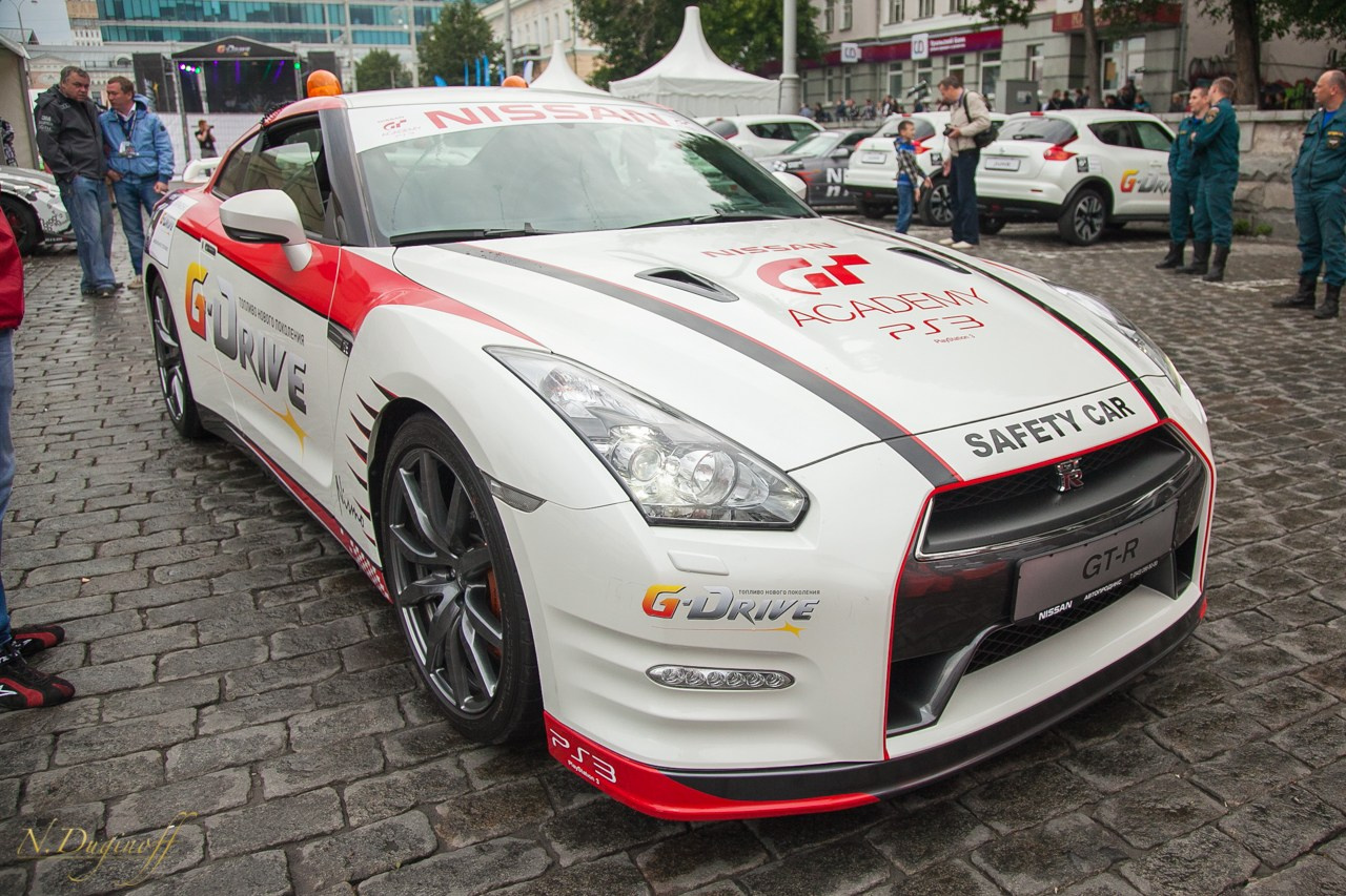 Nissan Nissmo Drive. Профессиональный фотограф Дугинов Николай | Екатеринбург