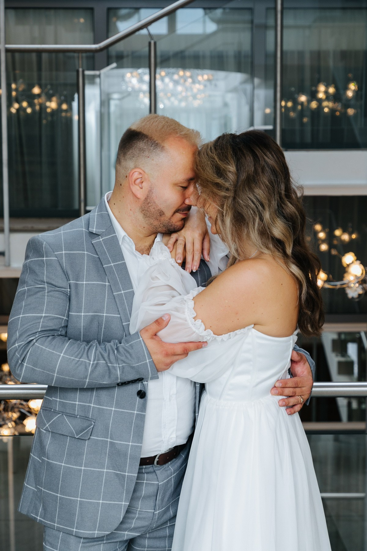 Свадебная регистрация и микропрогулка в Петергофе. Фотограф крещение венчание в Петербурге! Помогает подобрать храм и посоветовал душевного батюшку в СПб