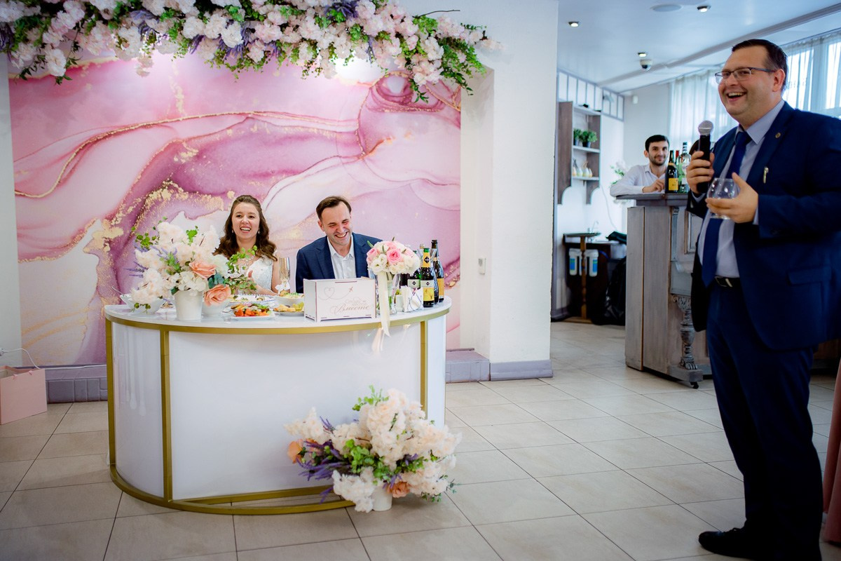 Свадебная фотосессия в ресторане. Свадебный фотограф в Санкт-Петербурге Антон Владимиров