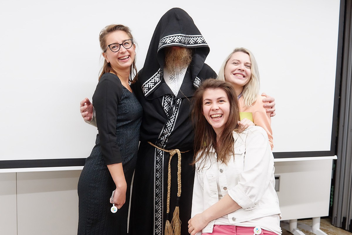 Нейромонах Феофан в Avito. Репортажный фотограф в Москве Вадим Францев