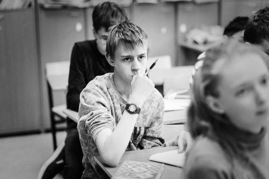 Фоторепортаж со школьного урока 4-го класса. Репортажный фотограф Борис Геер