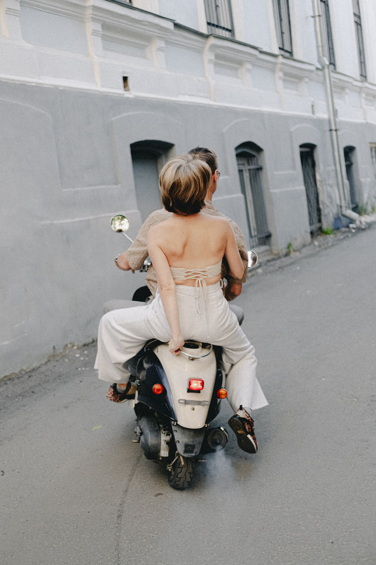 Толя и Лена живут на Покровке и любят. Про любовь