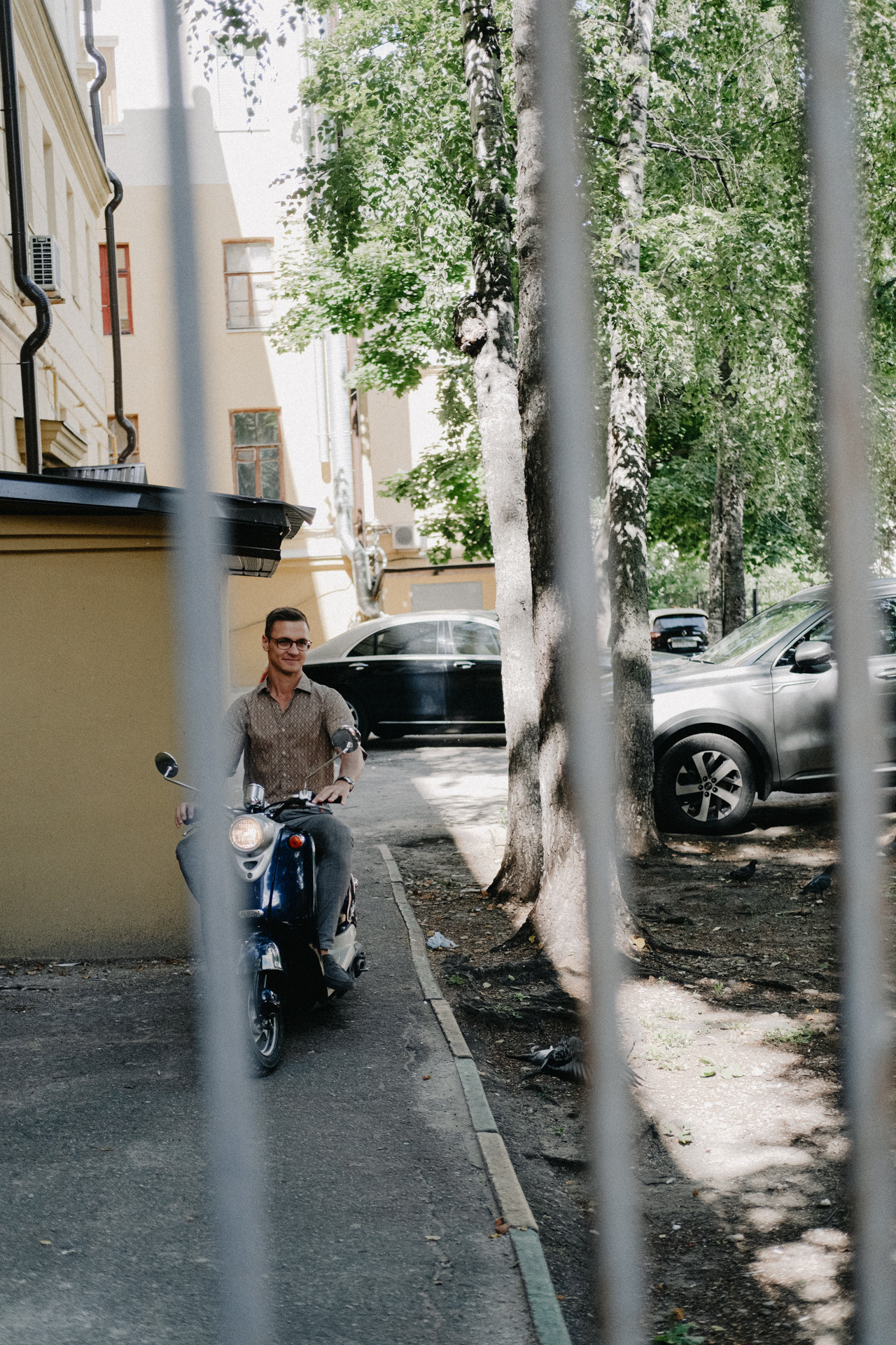 Толя и Лена живут на Покровке и любят. Про любовь