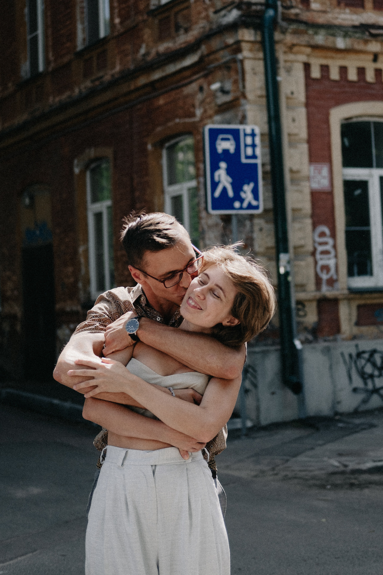 Толя и Лена живут на Покровке и любят. Про любовь