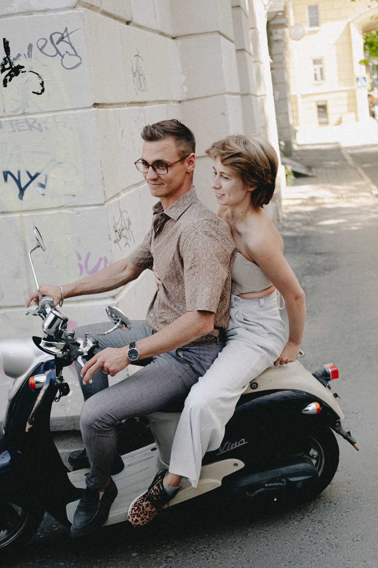 Толя и Лена живут на Покровке и любят. Про любовь