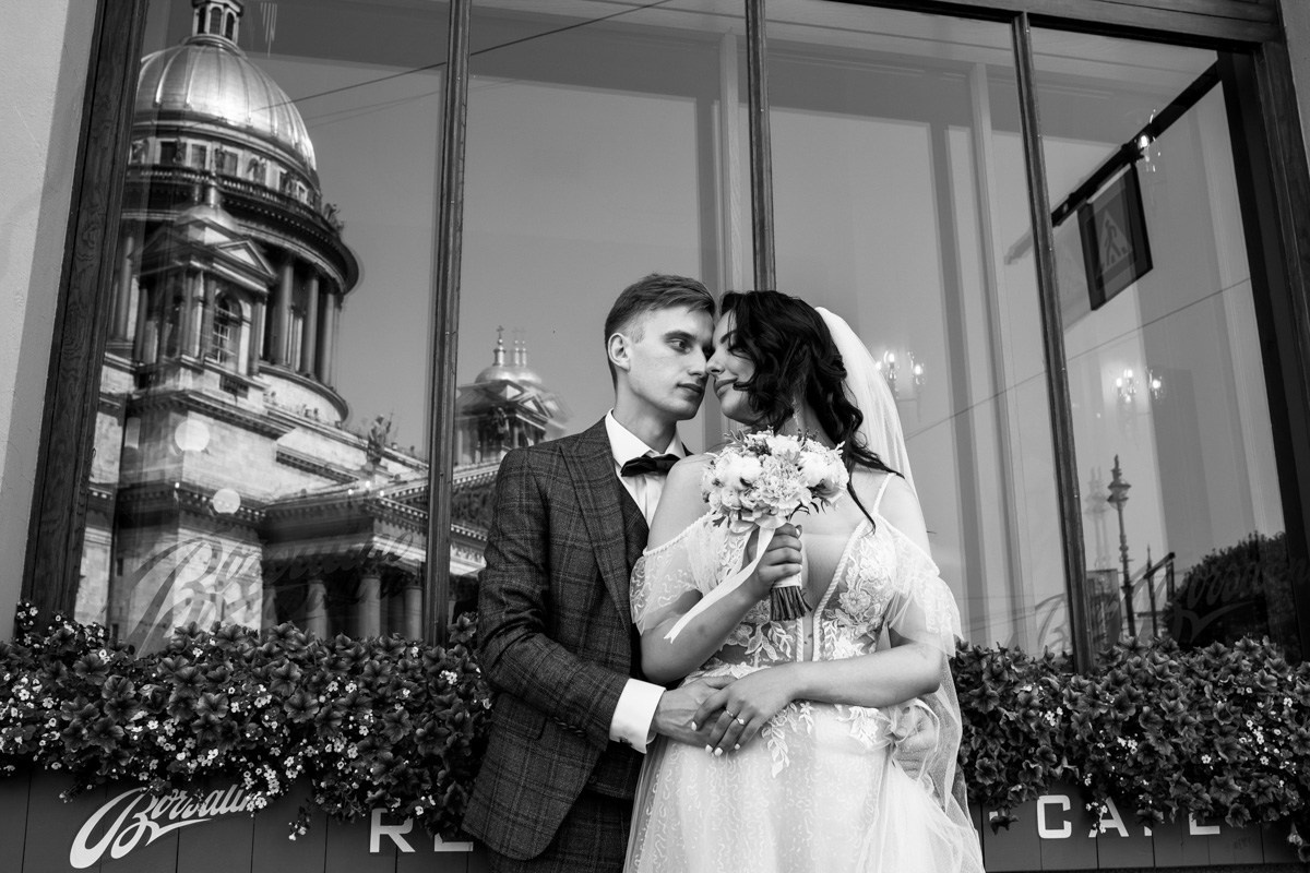 Свадебная фотосессия на Невском. Свадебный фотограф СПБ