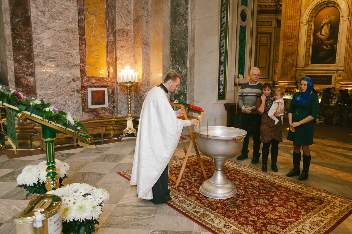 Крещение в Исаакиевском соборе малыша, Санкт-Петербург. Фотограф крещение венчание в Петербурге! Помогает подобрать храм и посоветовал душевного батюшку в СПб