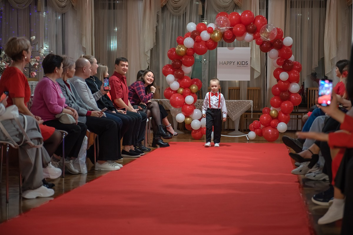 Выпускной в детской школе моделей HAPPYkids 2024. Семейный и коммерческий фотограф в Сочи Александр Бодунов