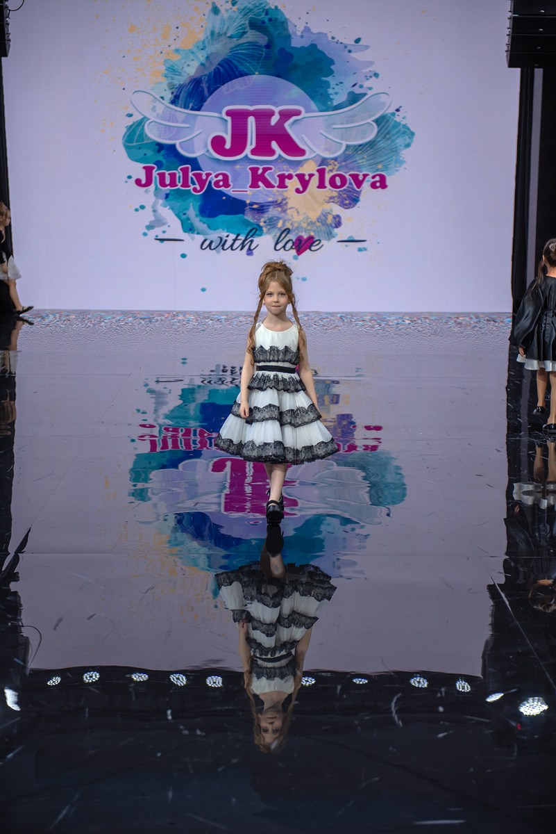 SochiFashionWeek2024 дизайнер Юлия Крылова. Семейный и коммерческий фотограф в Сочи Александр Бодунов