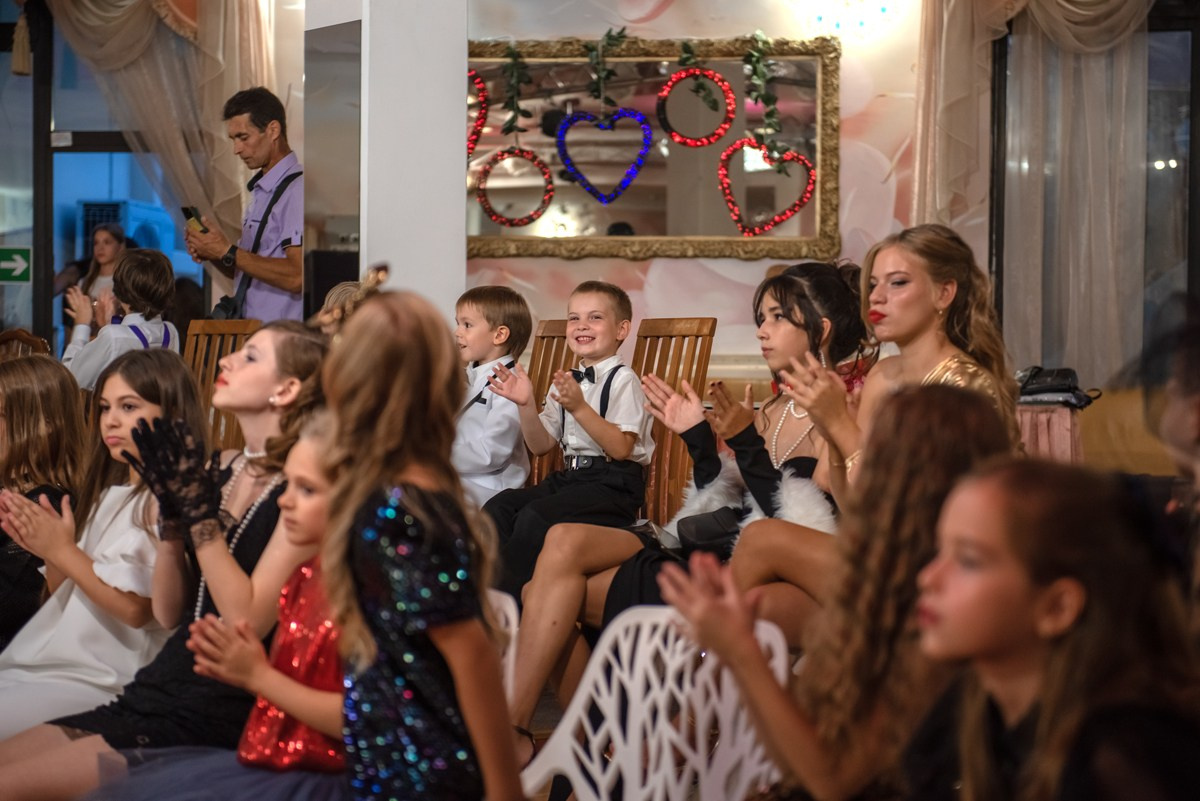 HAPPYkids дефиле санаторий Октябрьский. Семейный и коммерческий фотограф в Сочи Александр Бодунов