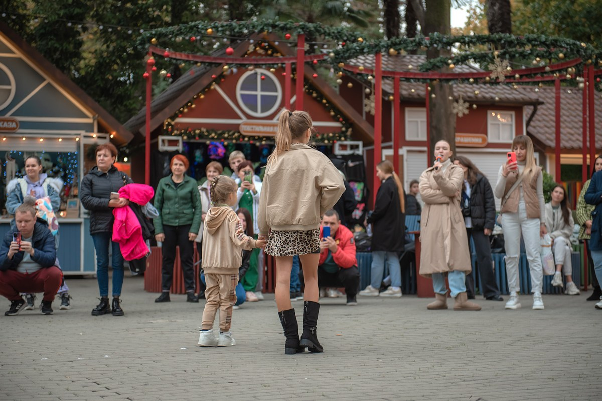 Парк Ривьера дефиле HAPPYkids. Семейный и коммерческий фотограф в Сочи Александр Бодунов