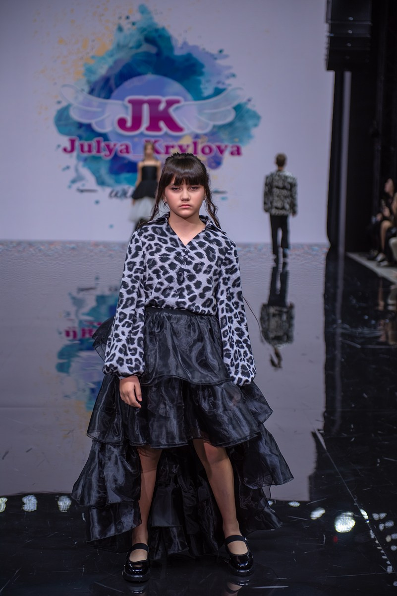 SochiFashionWeek2024 дизайнер Юлия Крылова. Семейный и коммерческий фотограф в Сочи Александр Бодунов