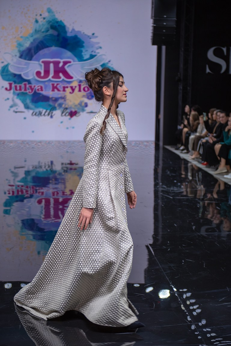 SochiFashionWeek2024 дизайнер Юлия Крылова. Семейный и коммерческий фотограф в Сочи Александр Бодунов