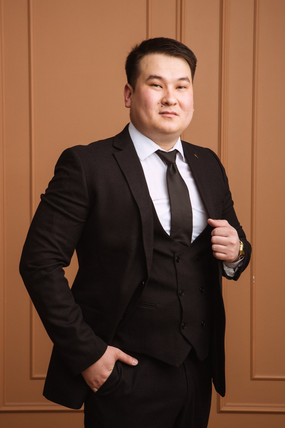 Студийный мужской портрет для выпускников медицинского университета. Фотографы в городе Волгограде — Людмила Агеева и Алексей Околелов