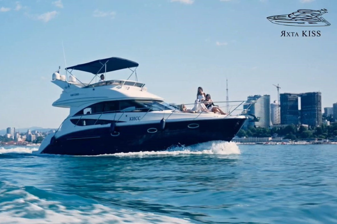 Яхта Кисс Аренда Яхты в Сочи Яхтанаморе YACHTNAMORE YACHTANAMORE