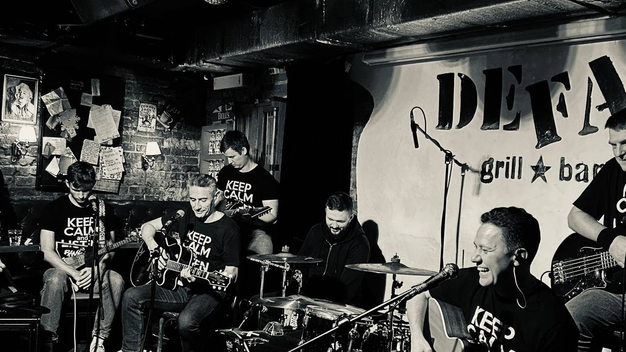 DeFaqto 15.10.2025. Московская кавер-группа BankBand