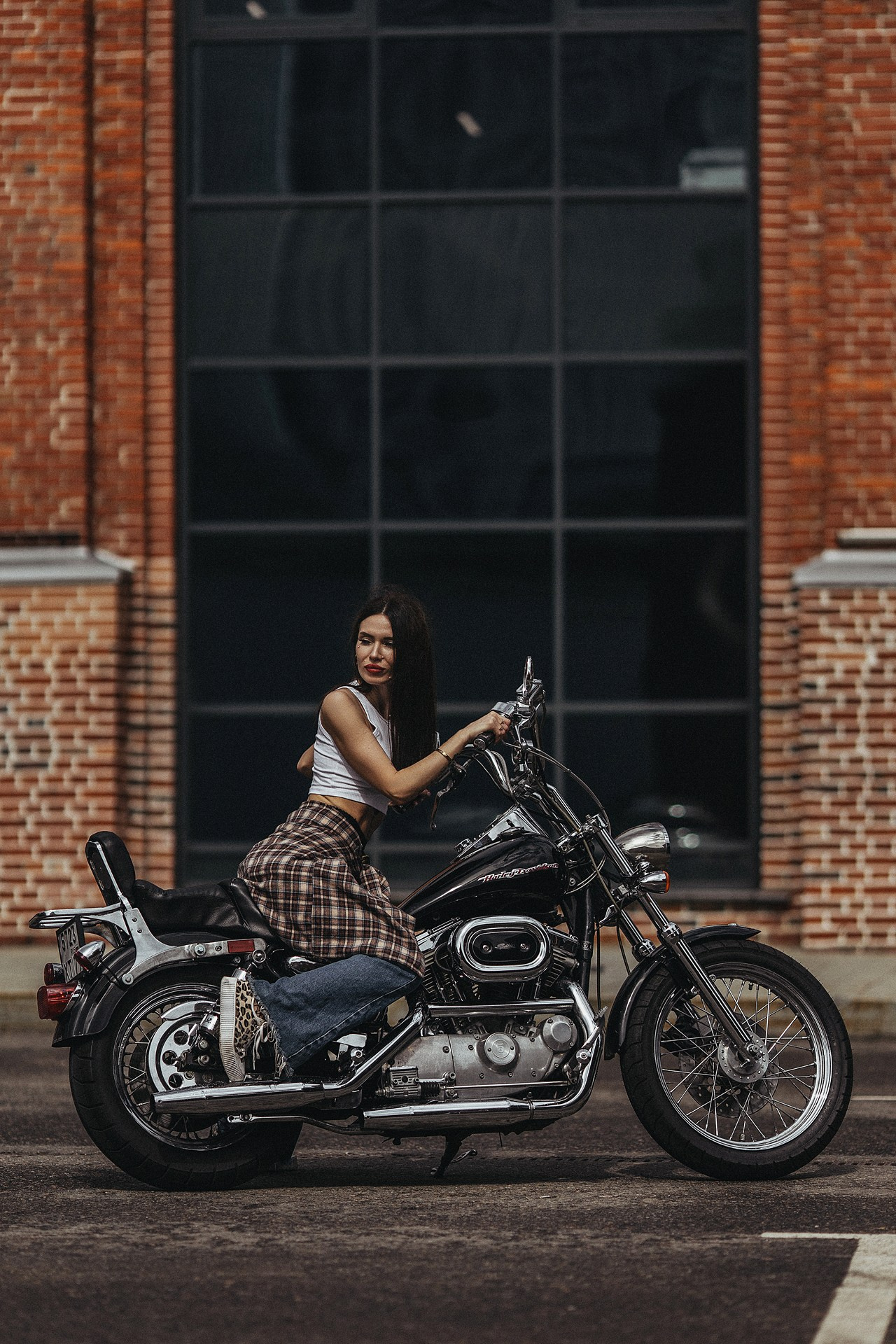 Фотосессия с байком на парковке. Семейный и детский фотограф в Москве Артём Жигурс