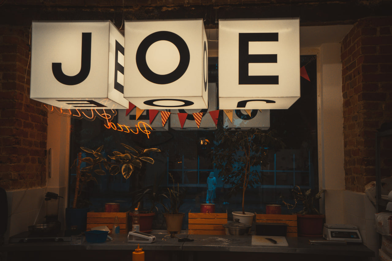 Surf Coffee x VINYL — Интерьер. KiPPER Gallery — Фотограф