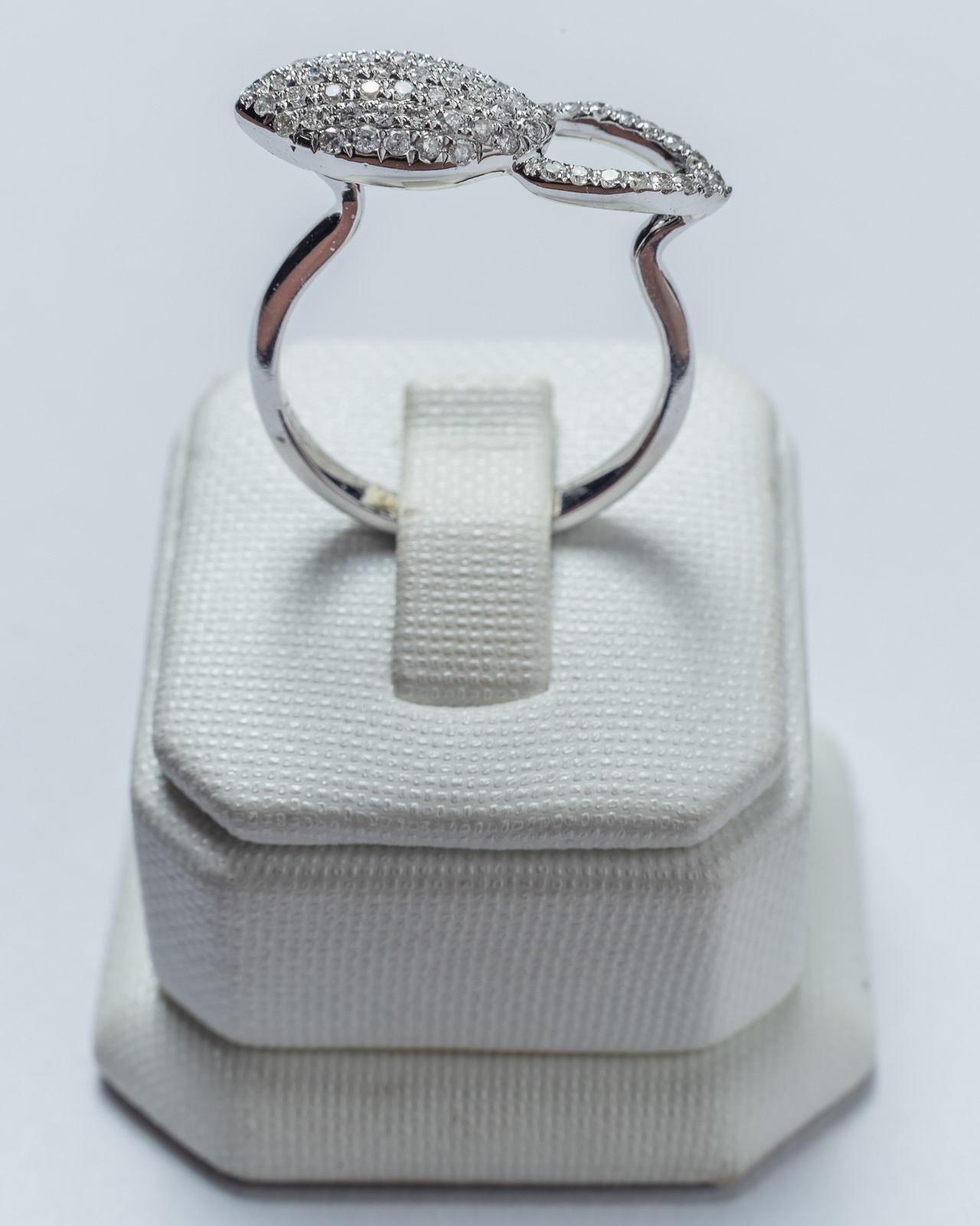 Фотосъемка ювелирных украшений для магазина «Жемчуг». Фотограф интерьеров Фотосъемка рекламы в Ялте и по Крыму