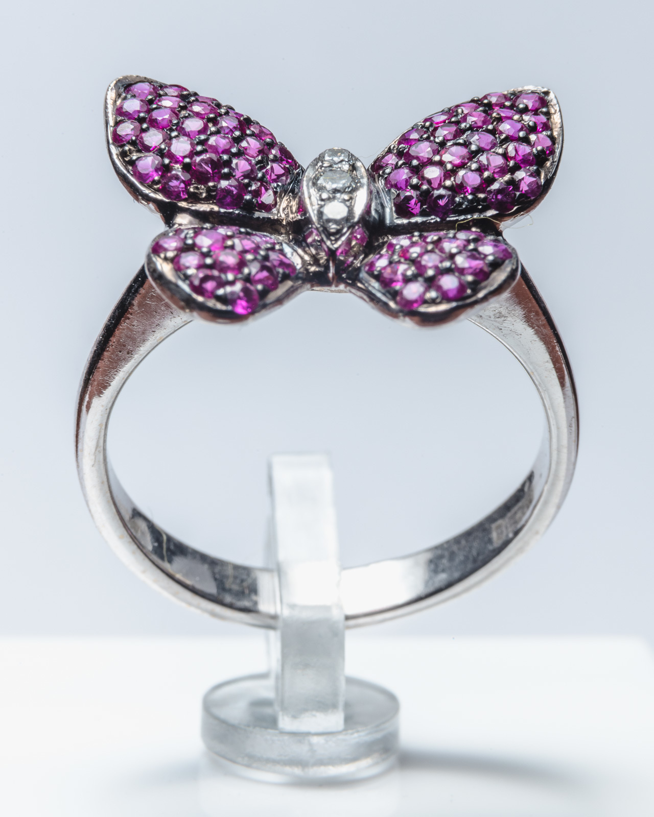 Фотосъемка ювелирных украшений для магазина «Жемчуг». Фотограф интерьеров Фотосъемка рекламы в Ялте и по Крыму