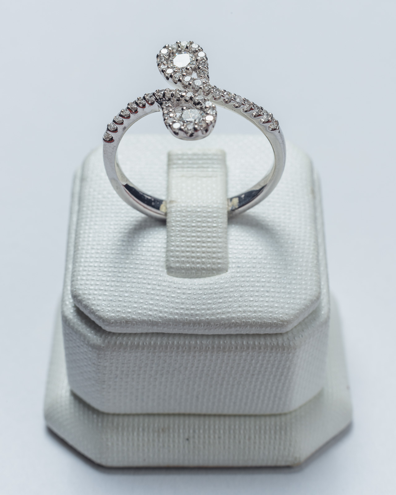 Фотосъемка ювелирных украшений для магазина «Жемчуг». Фотограф интерьеров Фотосъемка рекламы в Ялте и по Крыму