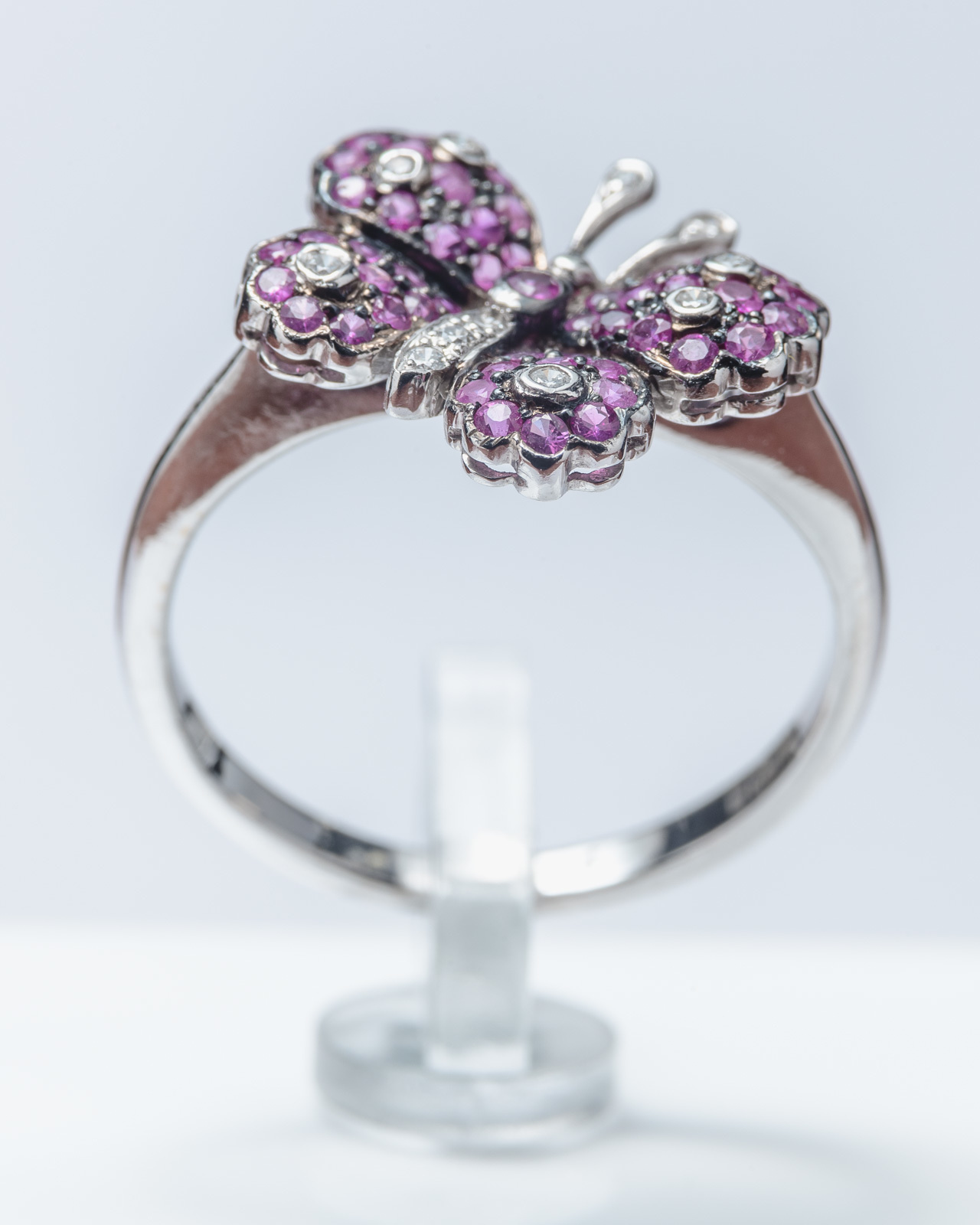 Фотосъемка ювелирных украшений для магазина «Жемчуг». Фотограф интерьеров Фотосъемка рекламы в Ялте и по Крыму