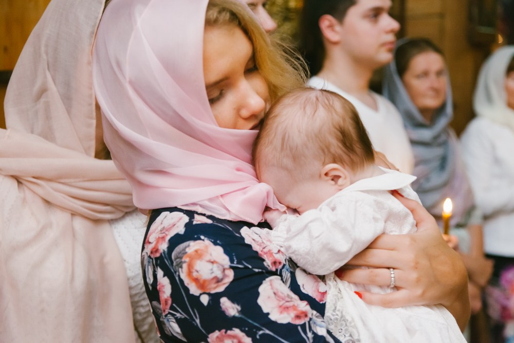 Крещение Церковь Иконы Божией Матери Казанской. Вырица. Фотограф на крещение в Санкт Петербурге
