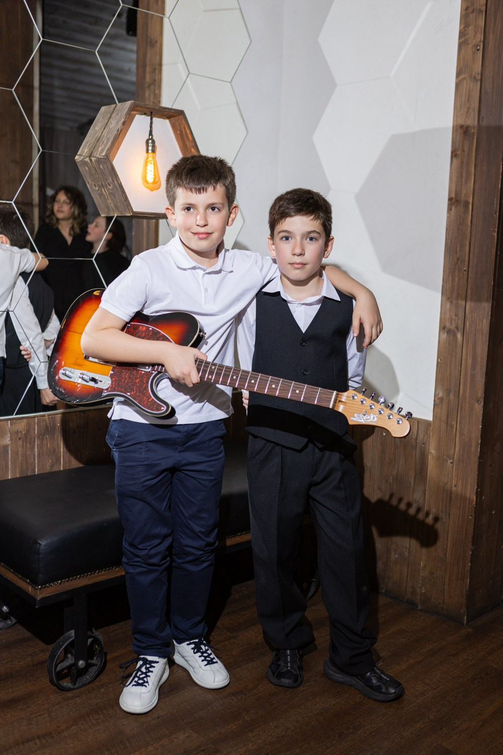 Яркая фотосессия для выпускного 4 класса в ресторане Весенний лофт. Семейный и детский фотограф в СПБ, Пушкин, Колпино, Славянка, Тосно