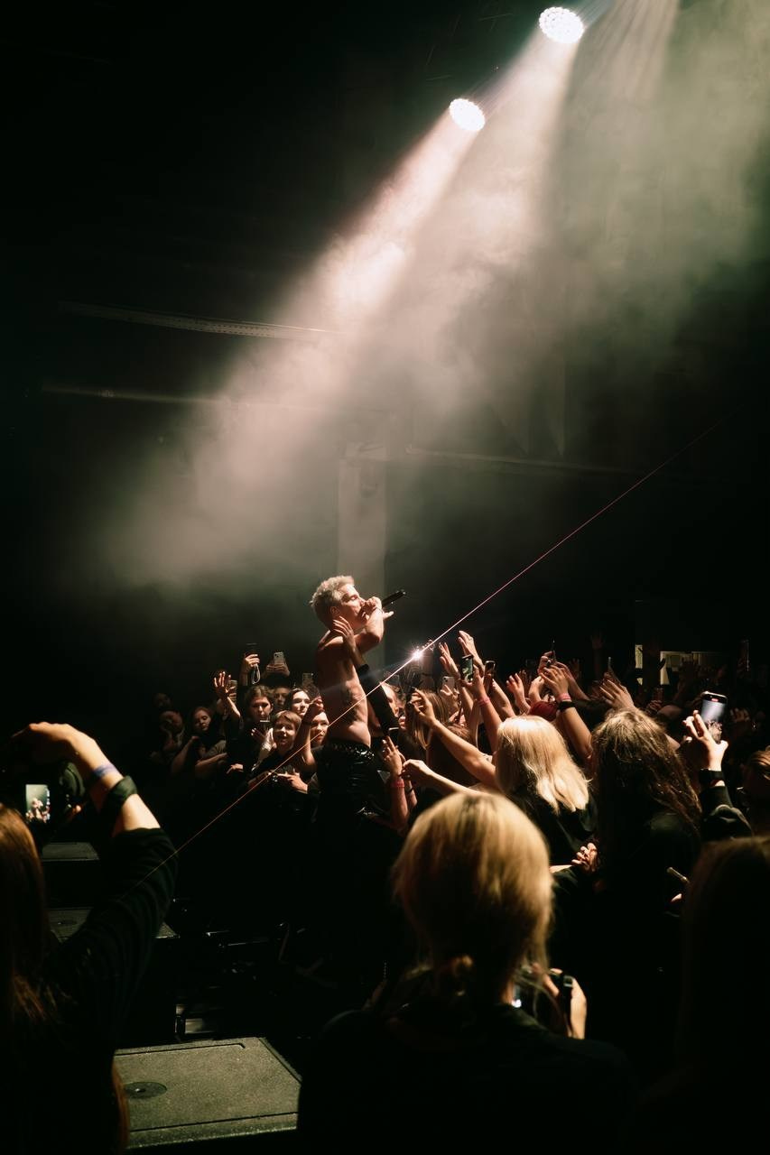 Concerti. Fotografo a Mosca con un’atmosfera notturna di foto