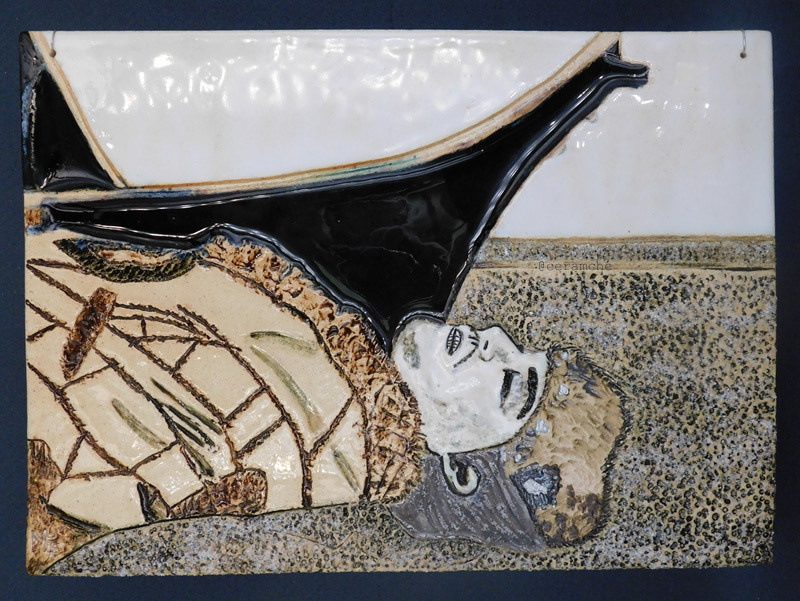 Керамическое панно из серии «Дикое время» (многочастное произведение из четырех керамических панно), выполненных вручную из шамотной глины. В основе всех изображений - кадры из фильма Джима Джармуша «Мертвец» (1995). Индеец Никто прощается, потому что выполнил свою миссию, и больше не нужен. Ведомый им человек продолжает свой путь в одиночестве, как это было заложено самой жизнью, он уплывает в Тонкий мир, куда он так стремился попасть, и Дикое Время больше не властно над ним.