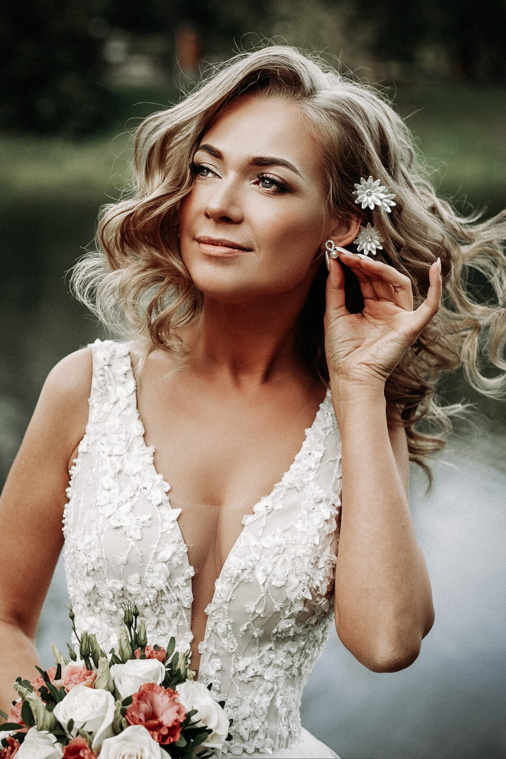 свадебное платье в спб, найти свадебный салон, букет для невесты, хороший ведущий на свадьбу, костюм для жениха, платье для невесты,  подшить свадебное платье, ателье свадебное, фотограф на свадьбу, выпуск, праздник, венчание