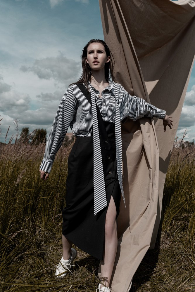 Портрет девушки на природе с системой фонов