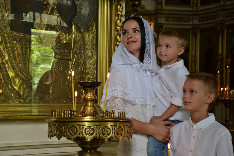 Посещение церкви. Дети. Fotounata.ru