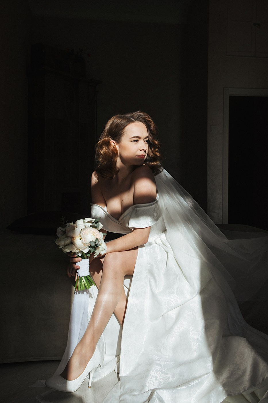 свадебное платье в спб, найти свадебный салон, букет для невесты, хороший ведущий на свадьбу, костюм для жениха, платье для невесты,  подшить свадебное платье, ателье свадебное, фотограф на свадьбу, выпуск, праздник, венчание