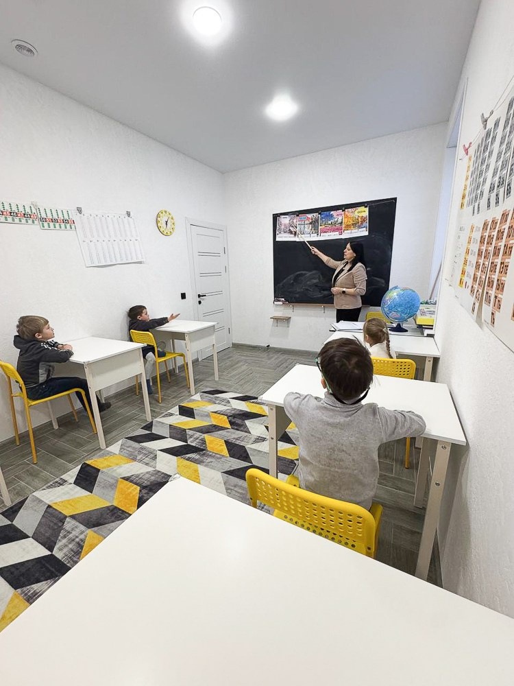 Желтая комната. Семейный клуб «Свой Дом»