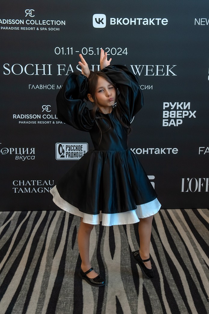 SochiFashionWeek2024 дизайнер Юлия Крылова. Семейный и коммерческий фотограф в Сочи Александр Бодунов
