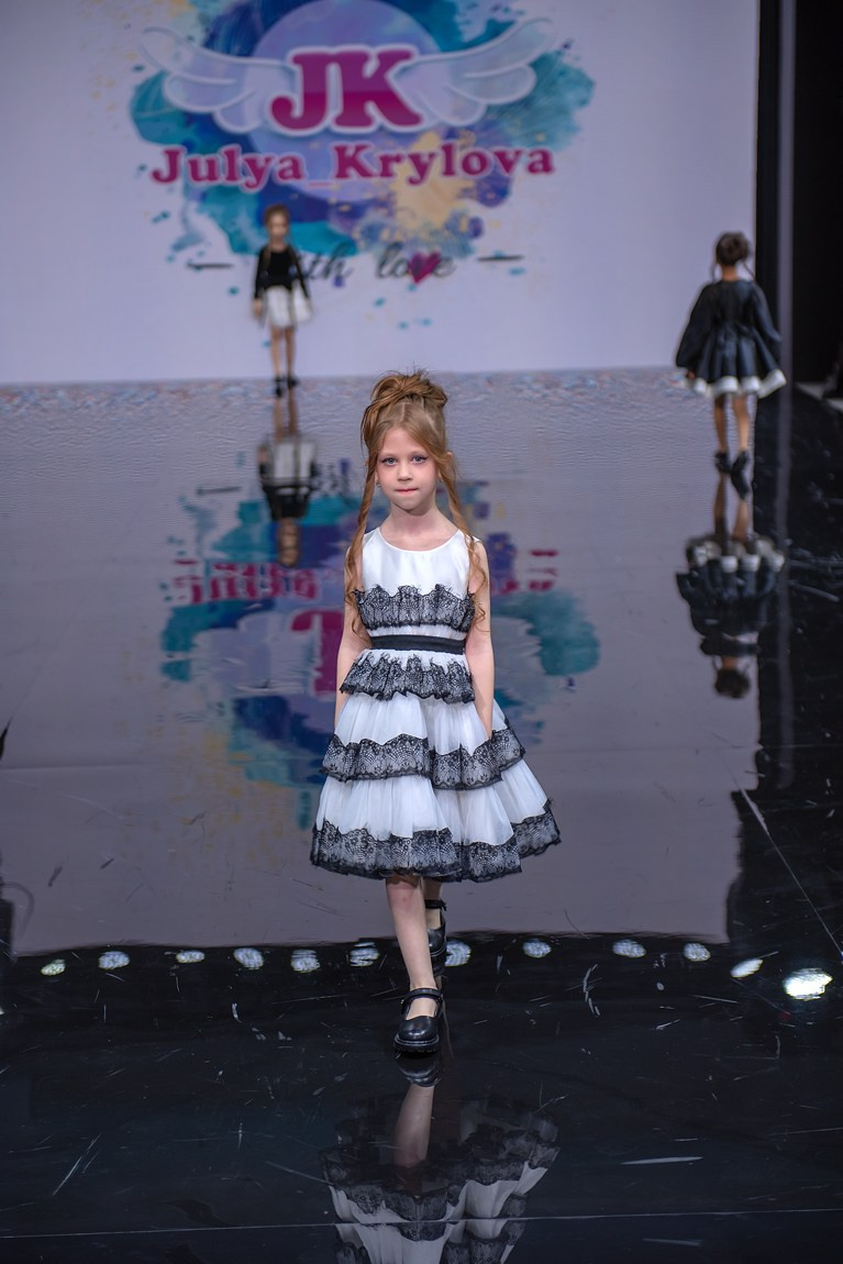 SochiFashionWeek2024 дизайнер Юлия Крылова. Семейный и коммерческий фотограф в Сочи Александр Бодунов