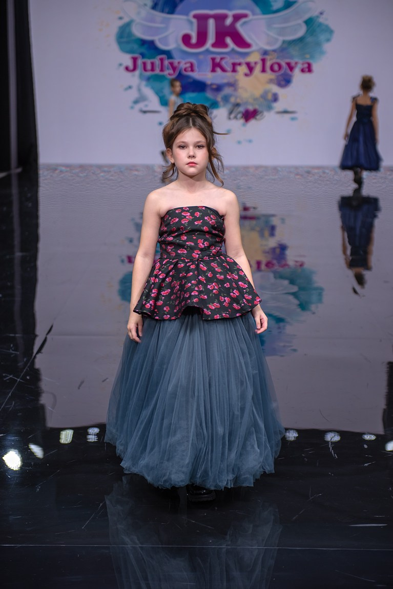 SochiFashionWeek2024 дизайнер Юлия Крылова. Семейный и коммерческий фотограф в Сочи Александр Бодунов